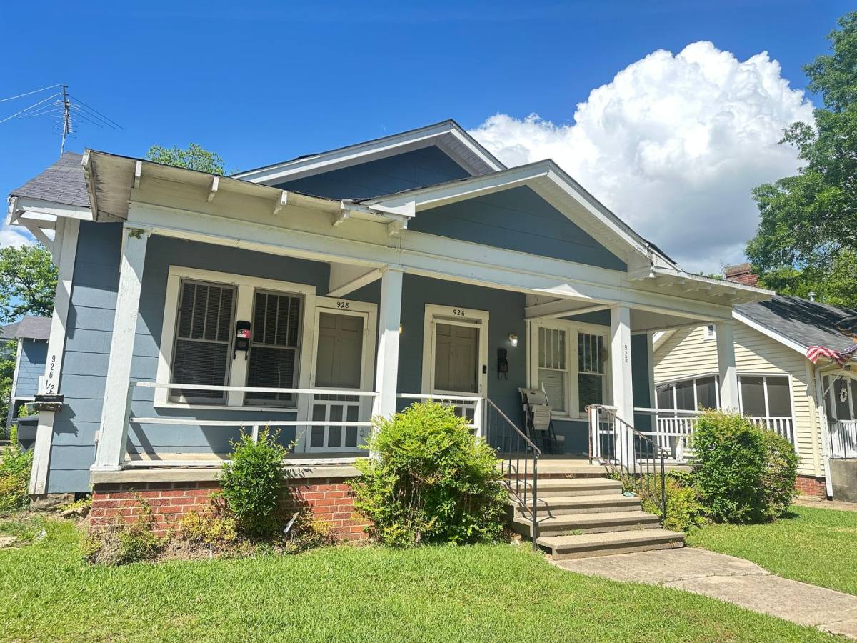Apartment for rent at 926, 926 1 2 & #928, Shreveport, LA 71104