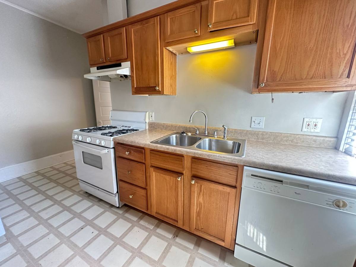 Apartment for rent at 926, 926 1 2 & #928, Shreveport, LA 71104