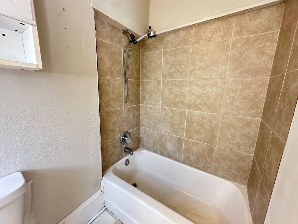 Apartment for rent at 926, 926 1 2 & #928, Shreveport, LA 71104