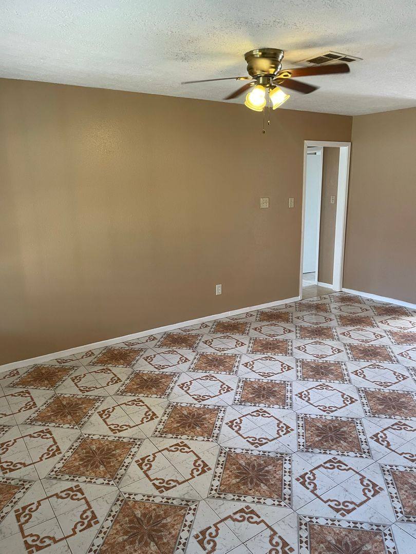 House for rent at 4751 E Ridge Creek Dr, Houston, TX 77053
