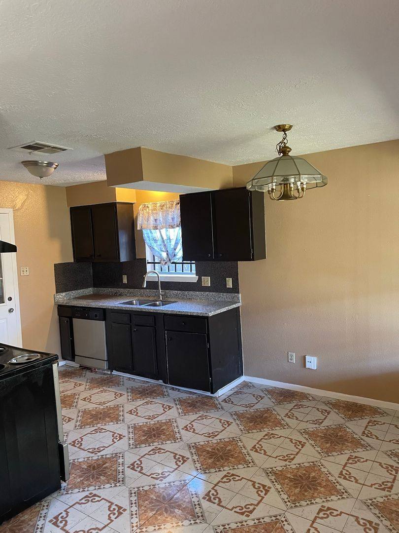 House for rent at 4751 E Ridge Creek Dr, Houston, TX 77053