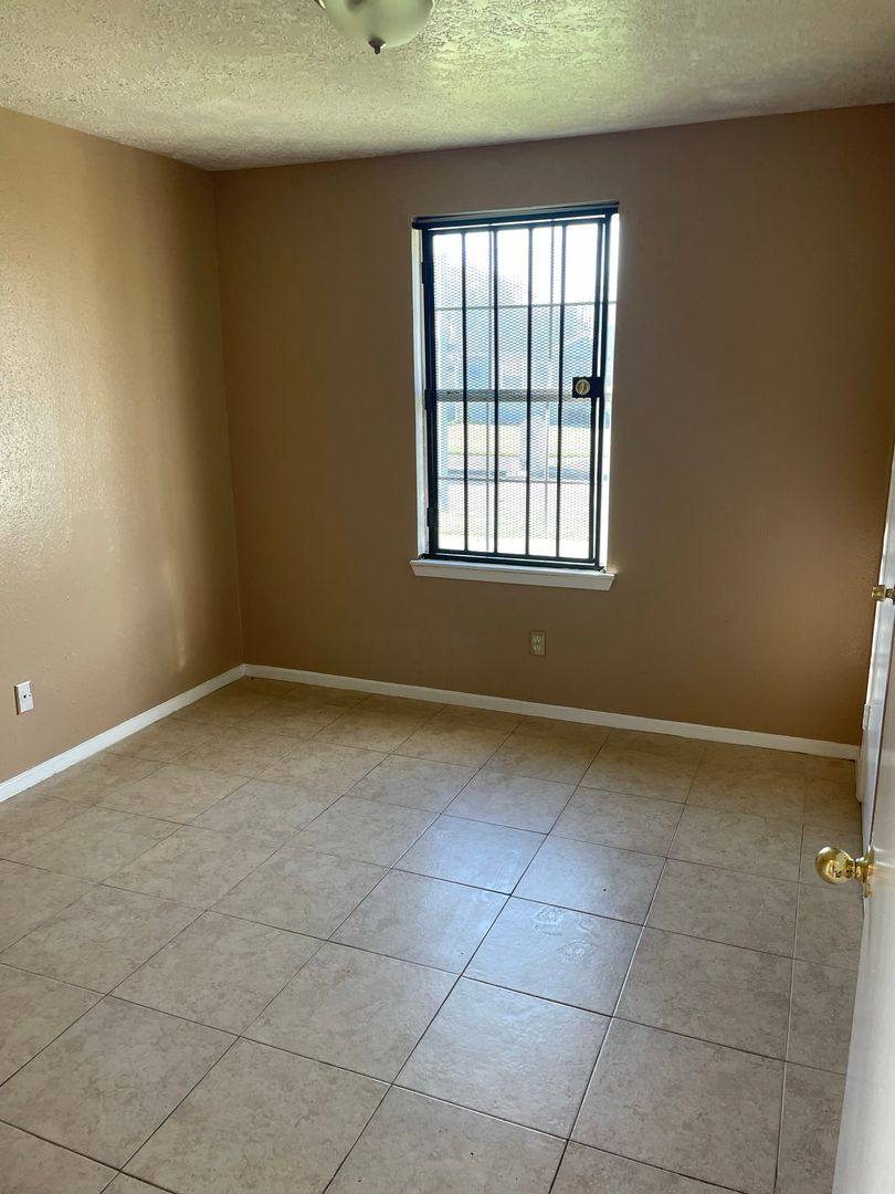 House for rent at 4751 E Ridge Creek Dr, Houston, TX 77053