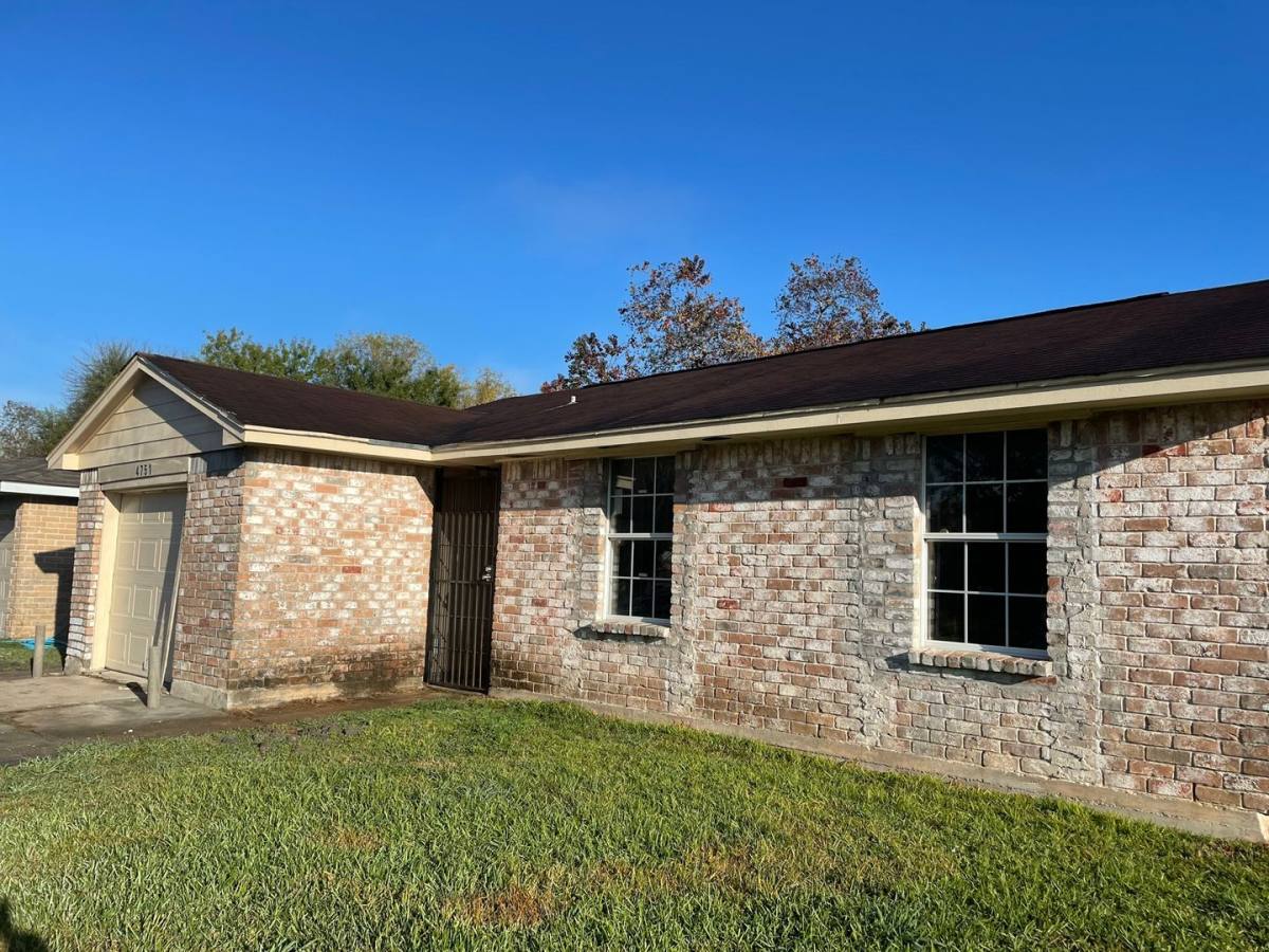 House for rent at 4751 E Ridge Creek Dr, Houston, TX 77053