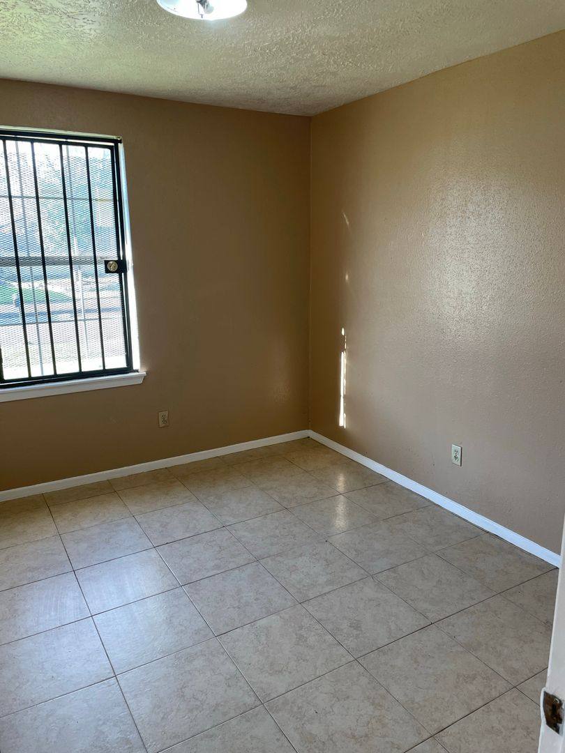House for rent at 4751 E Ridge Creek Dr, Houston, TX 77053