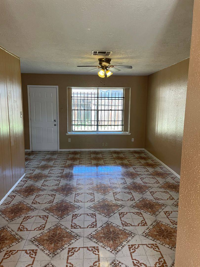 House for rent at 4751 E Ridge Creek Dr, Houston, TX 77053