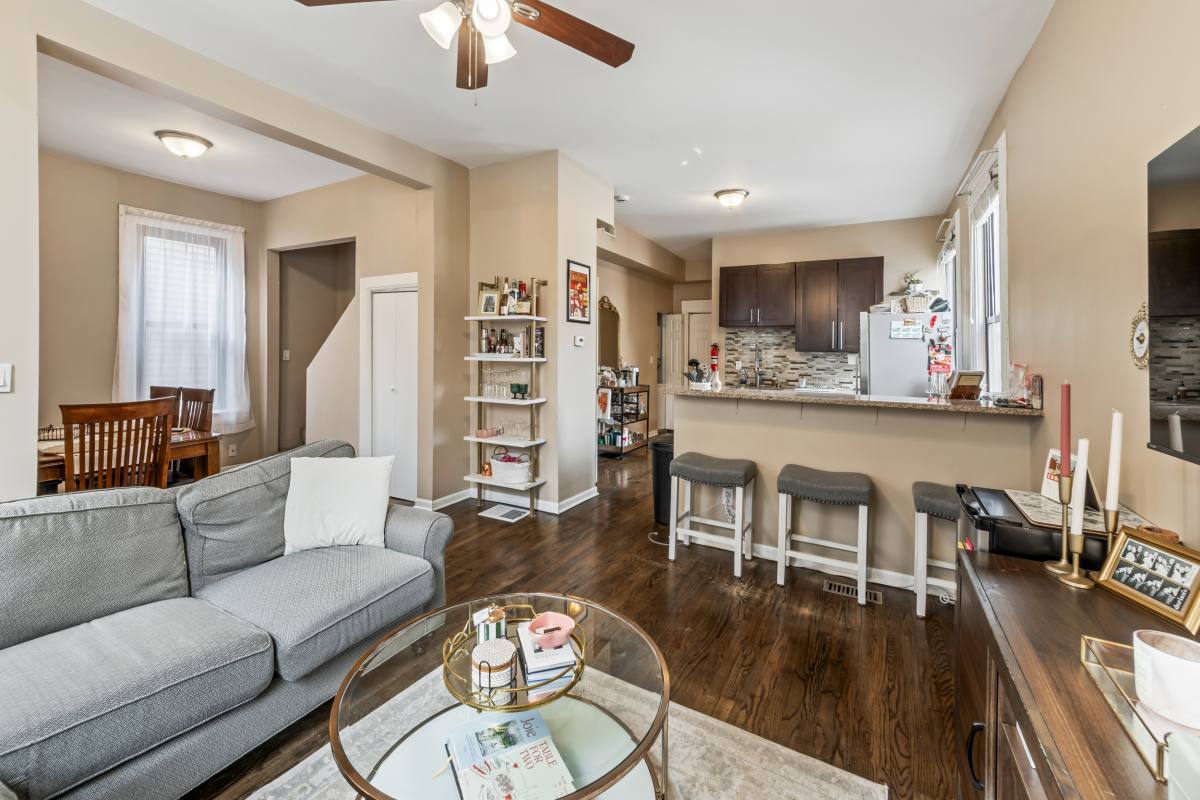 Apartment for rent at 1214 W Melrose St #CH, Chicago, IL 60657