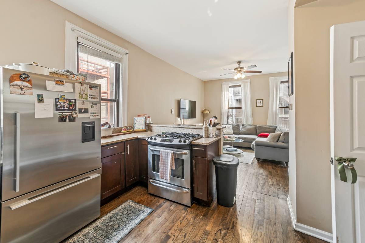 Apartment for rent at 1214 W Melrose St #CH, Chicago, IL 60657