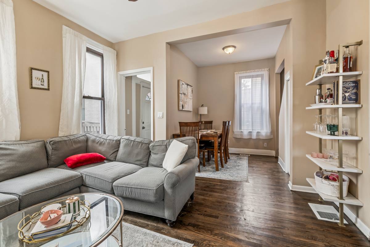 Apartment for rent at 1214 W Melrose St #CH, Chicago, IL 60657