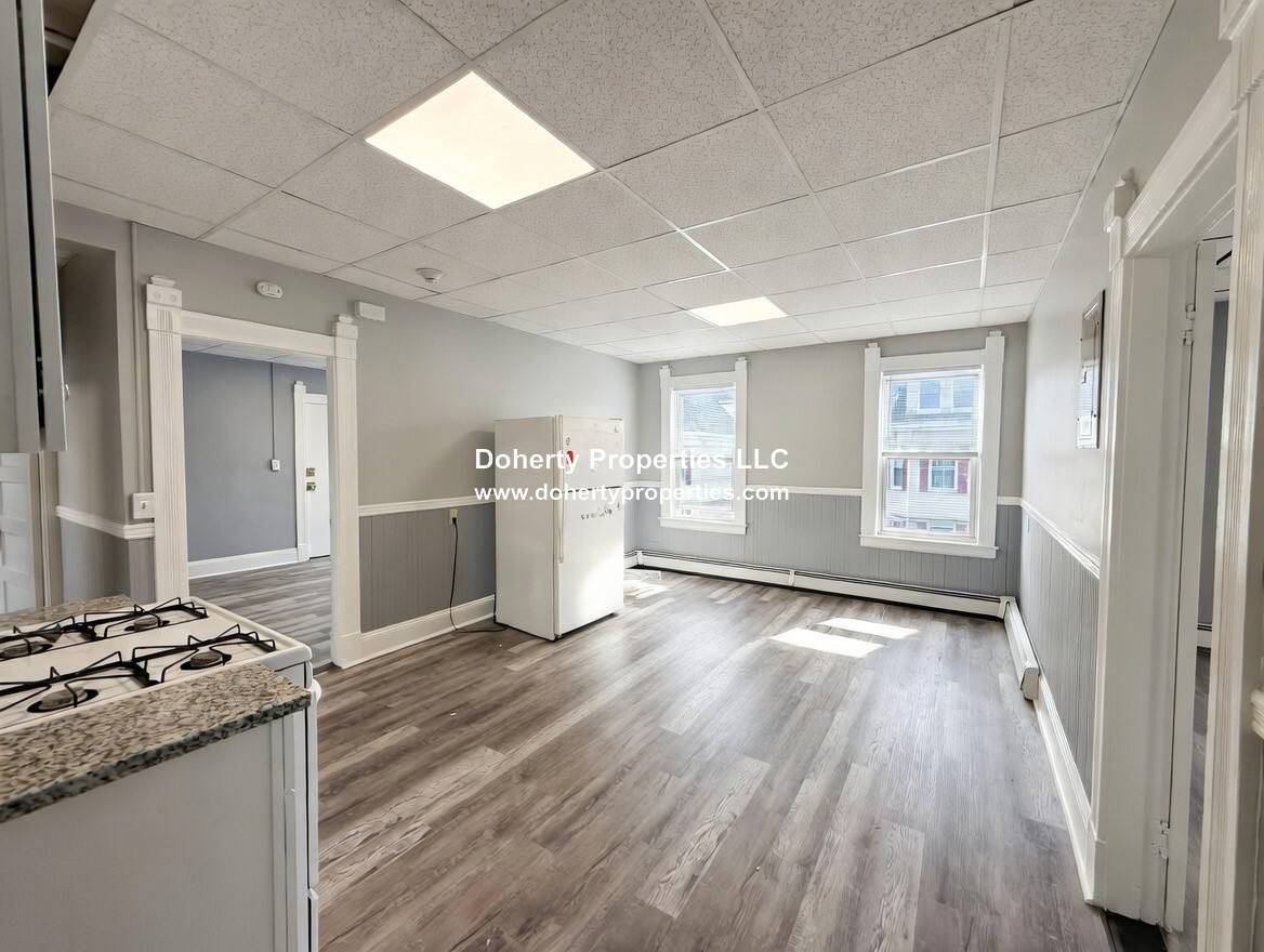 Apartment for rent at 133 University Ave #5, Lowell, MA 01854