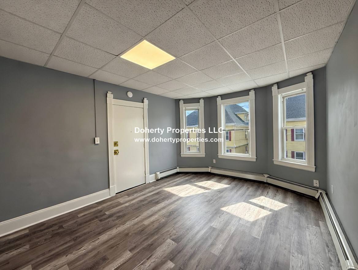 Apartment for rent at 133 University Ave #5, Lowell, MA 01854