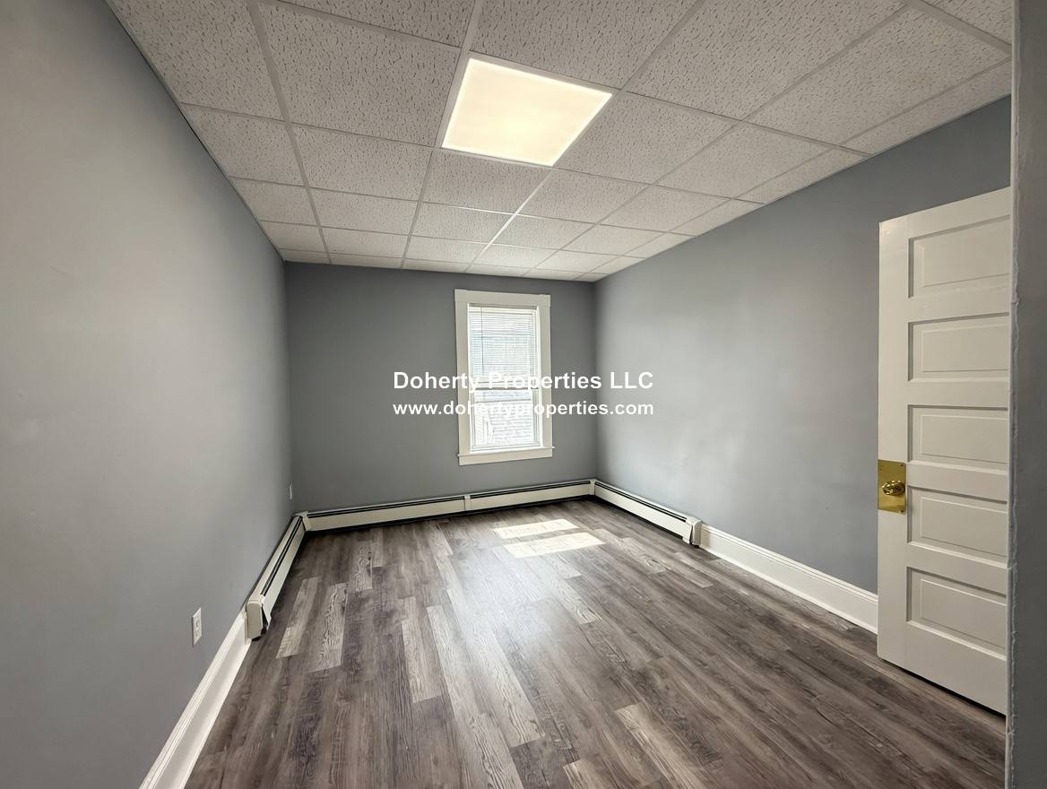 Apartment for rent at 133 University Ave #5, Lowell, MA 01854