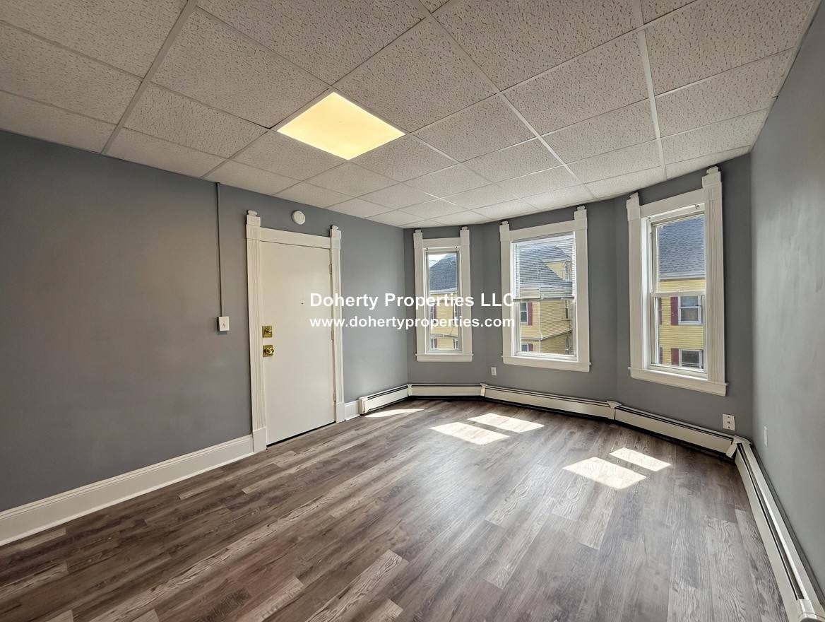 Apartment for rent at 133 University Ave #5, Lowell, MA 01854