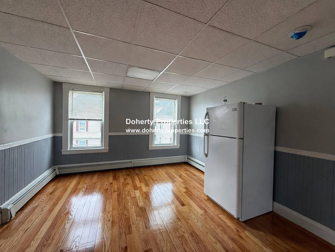 Apartment for rent at 117 University Ave #3, Lowell, MA 01854