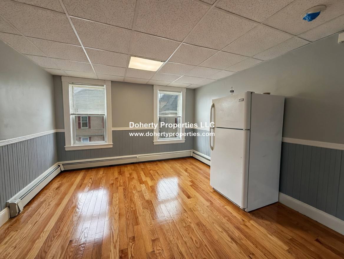 Apartment for rent at 117 University Ave #3, Lowell, MA 01854