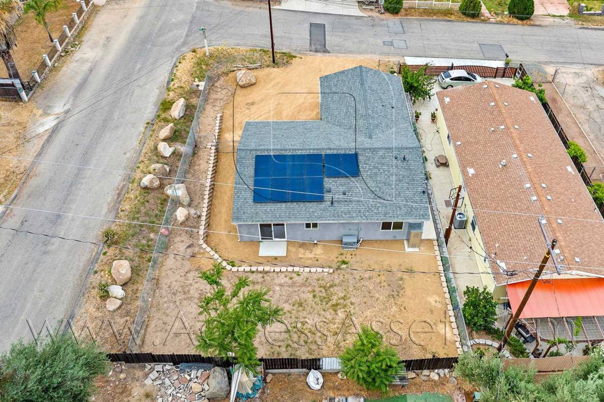 House for rent at 33296 Case St, Lake Elsinore, CA 92530