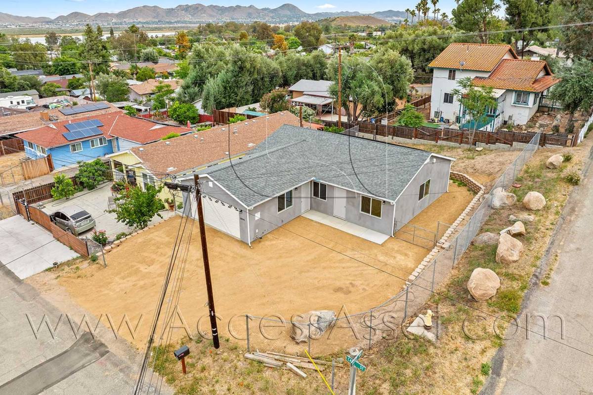 House for rent at 33296 Case St, Lake Elsinore, CA 92530