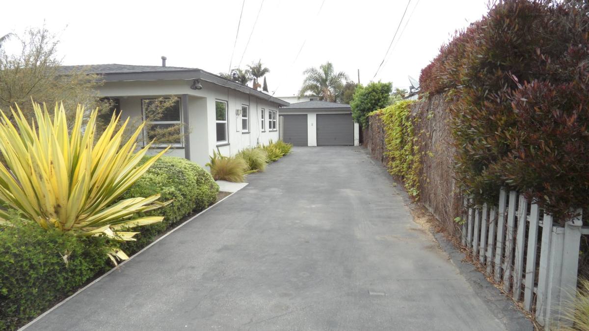Apartment for rent at 174-178 Monte Vista Ave, Costa Mesa, CA 92627