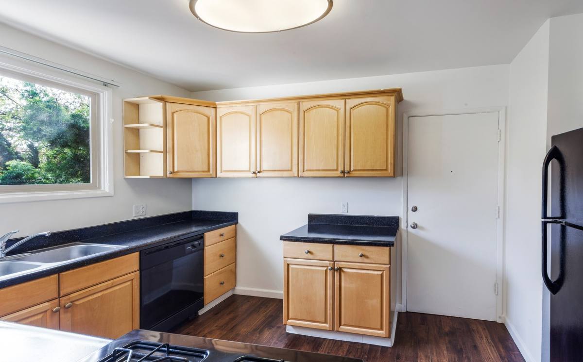 Apartment for rent at 4874 E Los Coyotes Diagonal, Long Beach, CA 90815