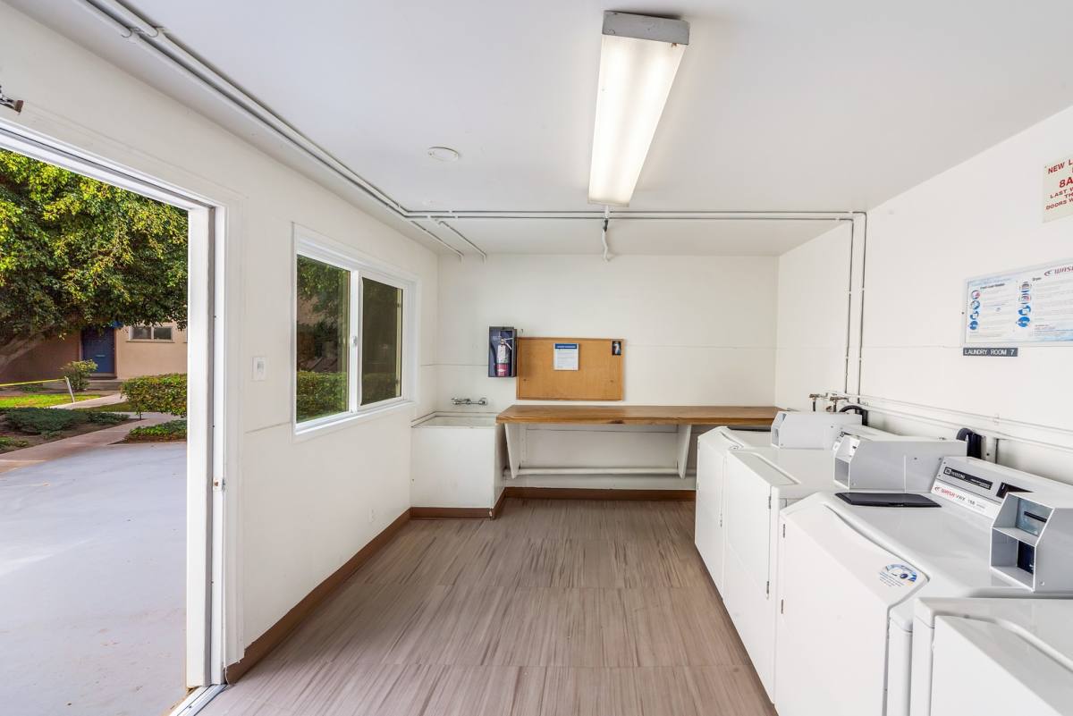 Apartment for rent at 4874 E Los Coyotes Diagonal, Long Beach, CA 90815