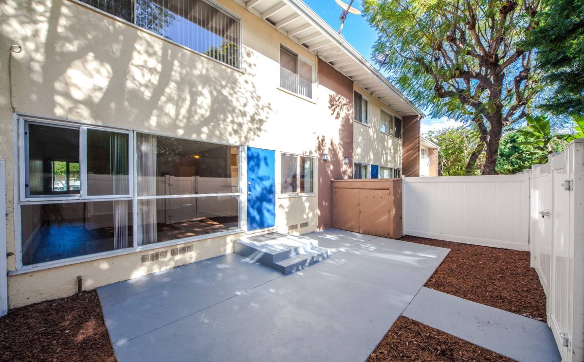Apartment for rent at 4874 E Los Coyotes Diagonal, Long Beach, CA 90815