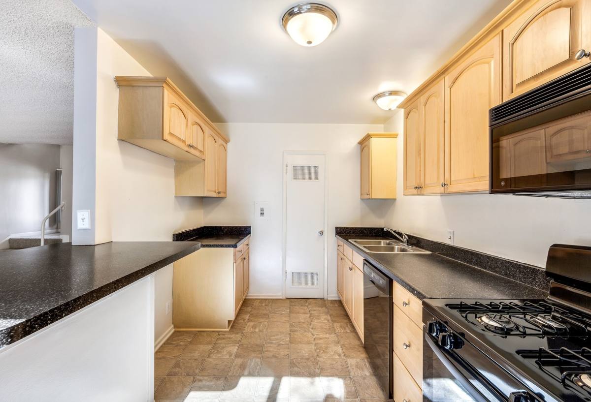 Apartment for rent at 4874 E Los Coyotes Diagonal, Long Beach, CA 90815