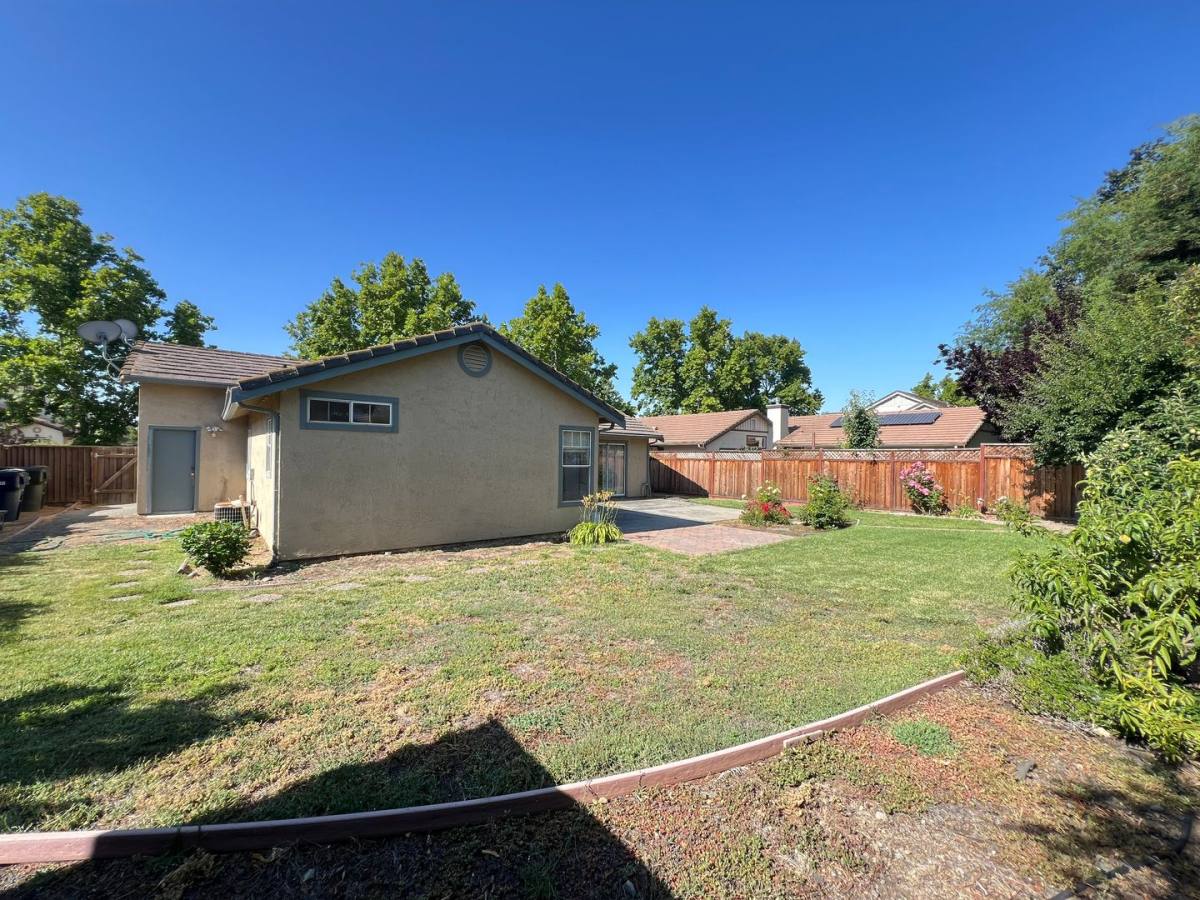 House for rent at 6968 Sunridge Dr, Livermore, CA 94551