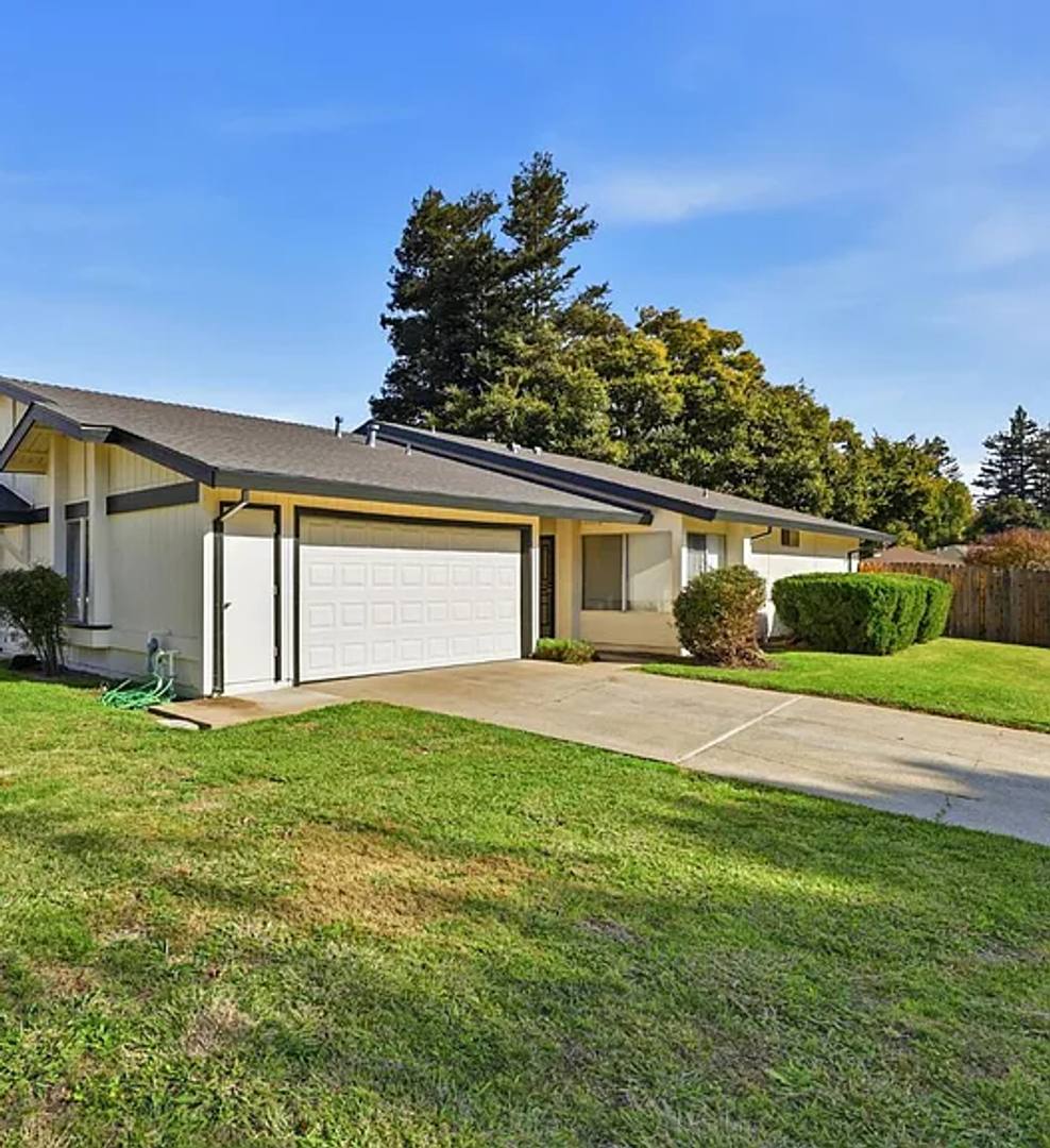 2 Ebbtide Court, Sacramento, CA 95831