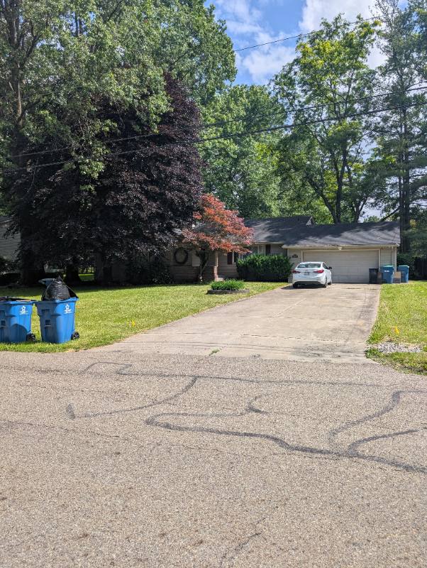House for rent at 557 Murray Hill Dr, Youngstown, OH 44505