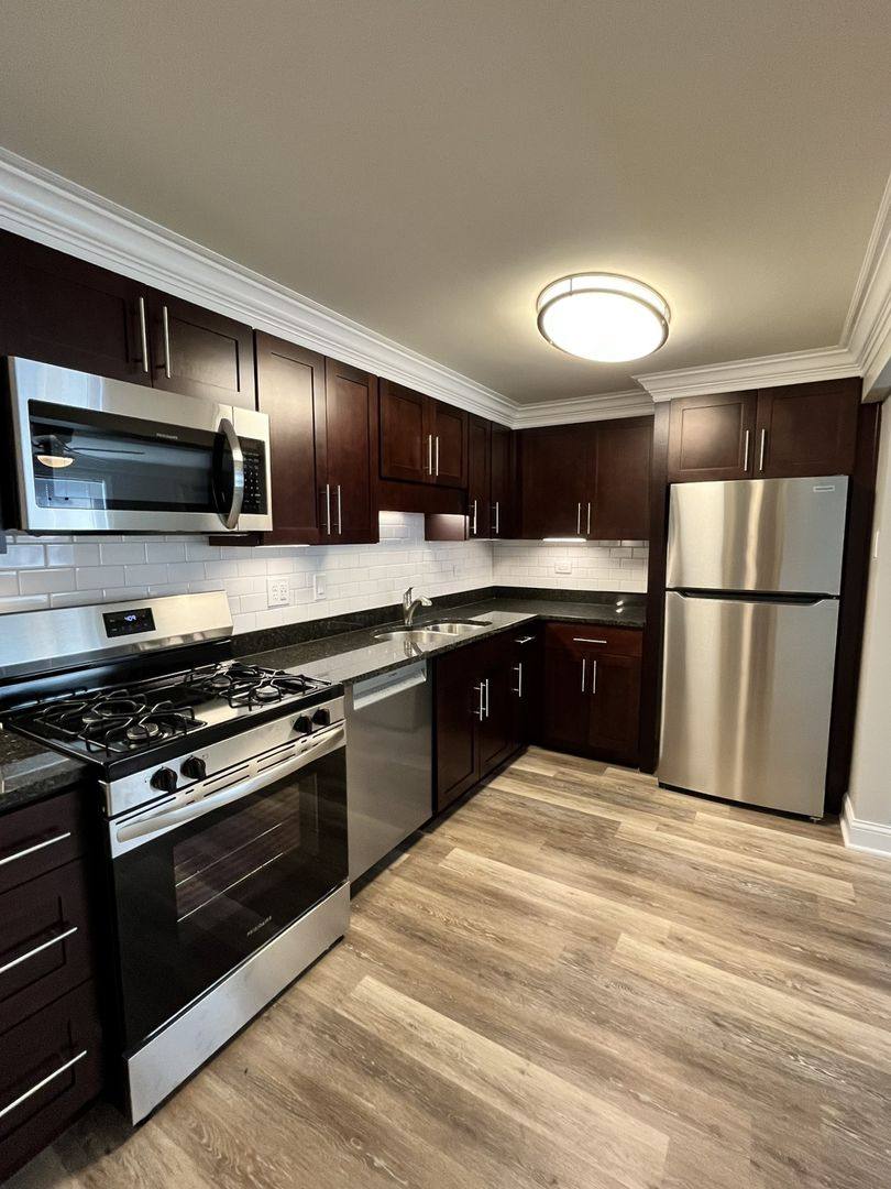 Apartment for rent at 2300 Burlington Ave, Downers Grove, IL 60515