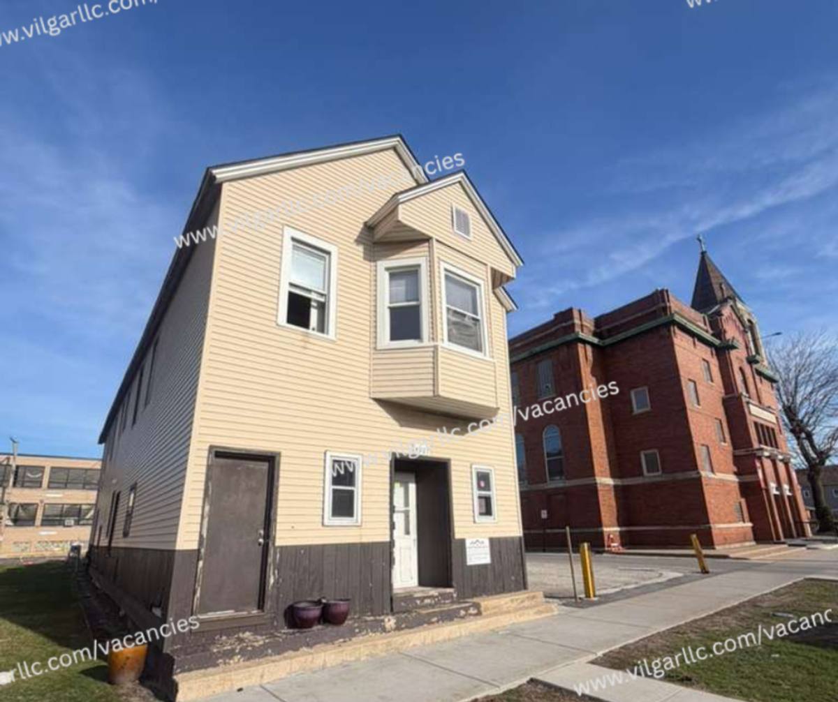 Apartment for rent at 4927 Magoun Ave, East Chicago, IN 46312