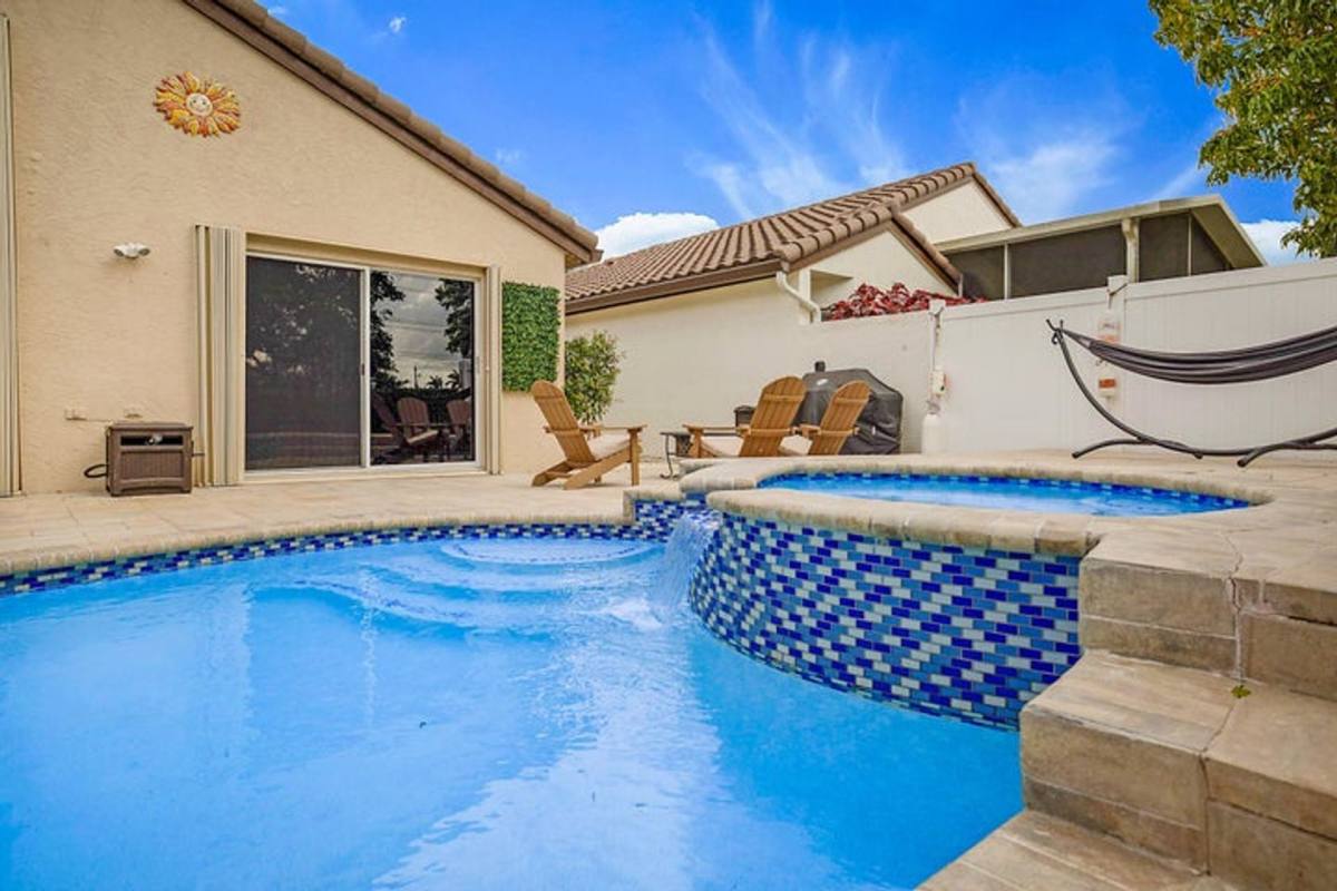 House for rent at 18965 Adagio Dr, Boca Raton, FL 33498