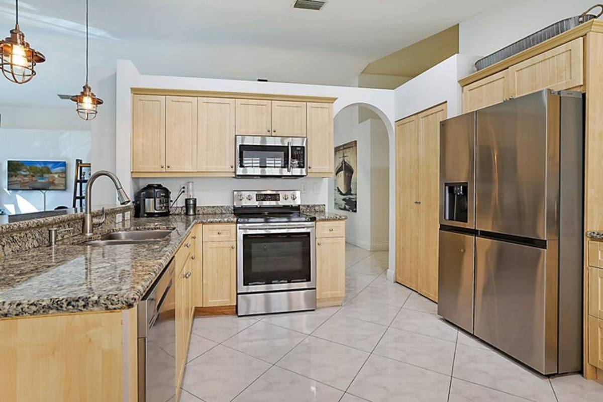 House for rent at 18965 Adagio Dr, Boca Raton, FL 33498