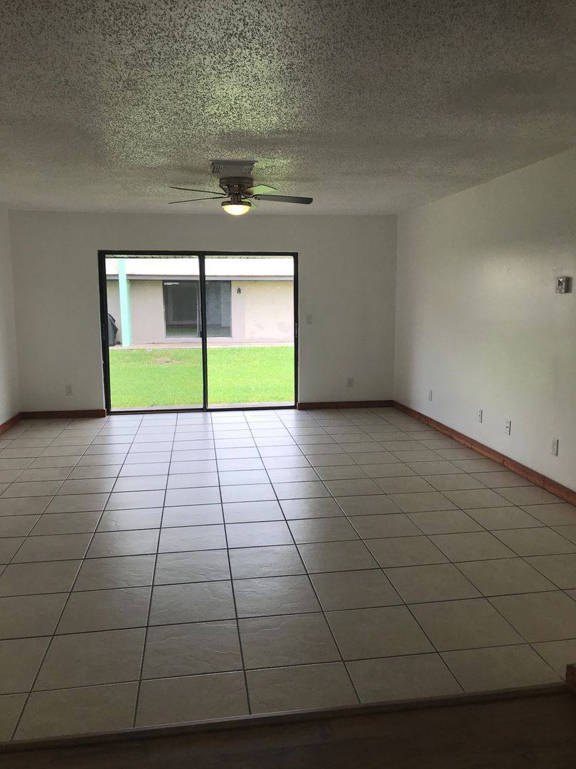 Apartment for rent at 4102 Green Blvd, Naples, FL 34116