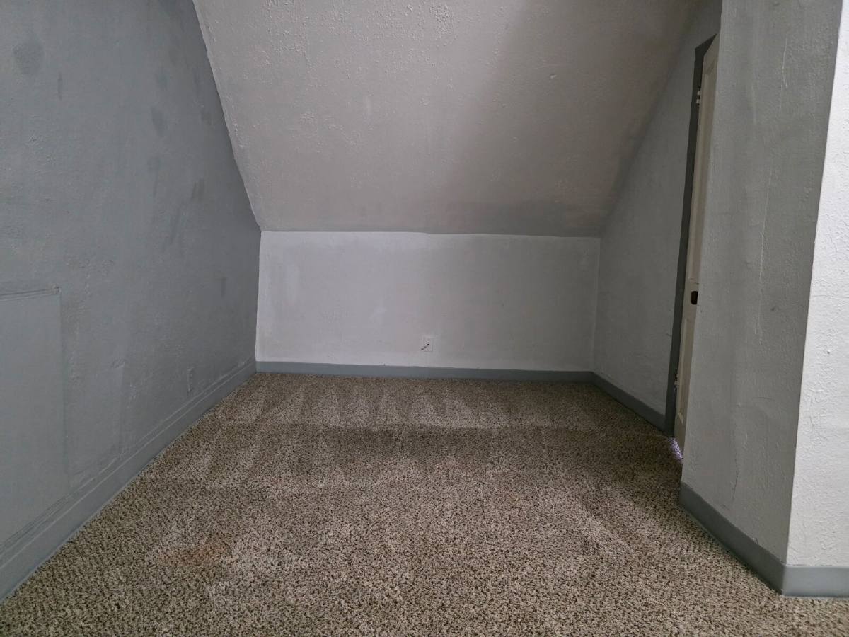House for rent at 1987 SW 1st St, Des Moines, IA 50315