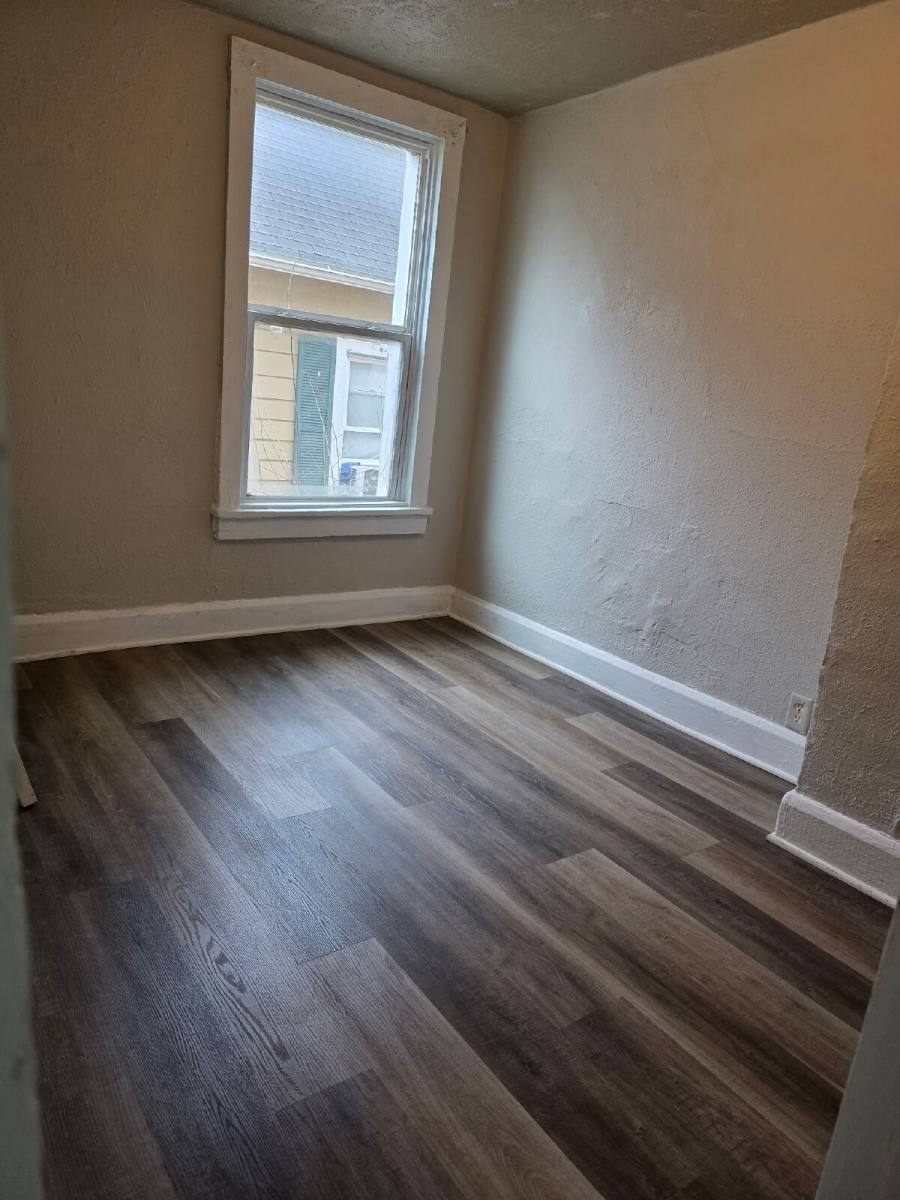 House for rent at 1987 SW 1st St, Des Moines, IA 50315