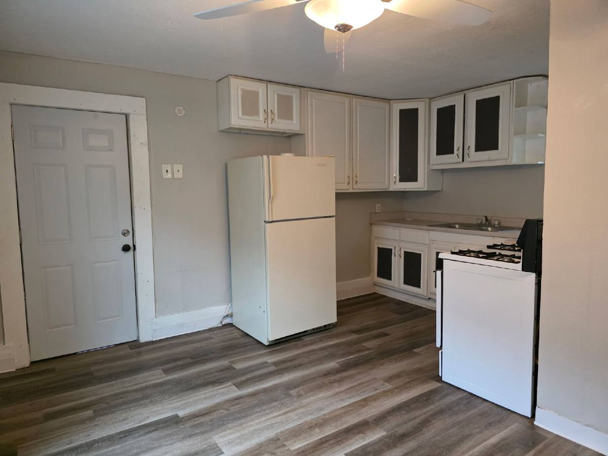 House for rent at 1987 SW 1st St, Des Moines, IA 50315