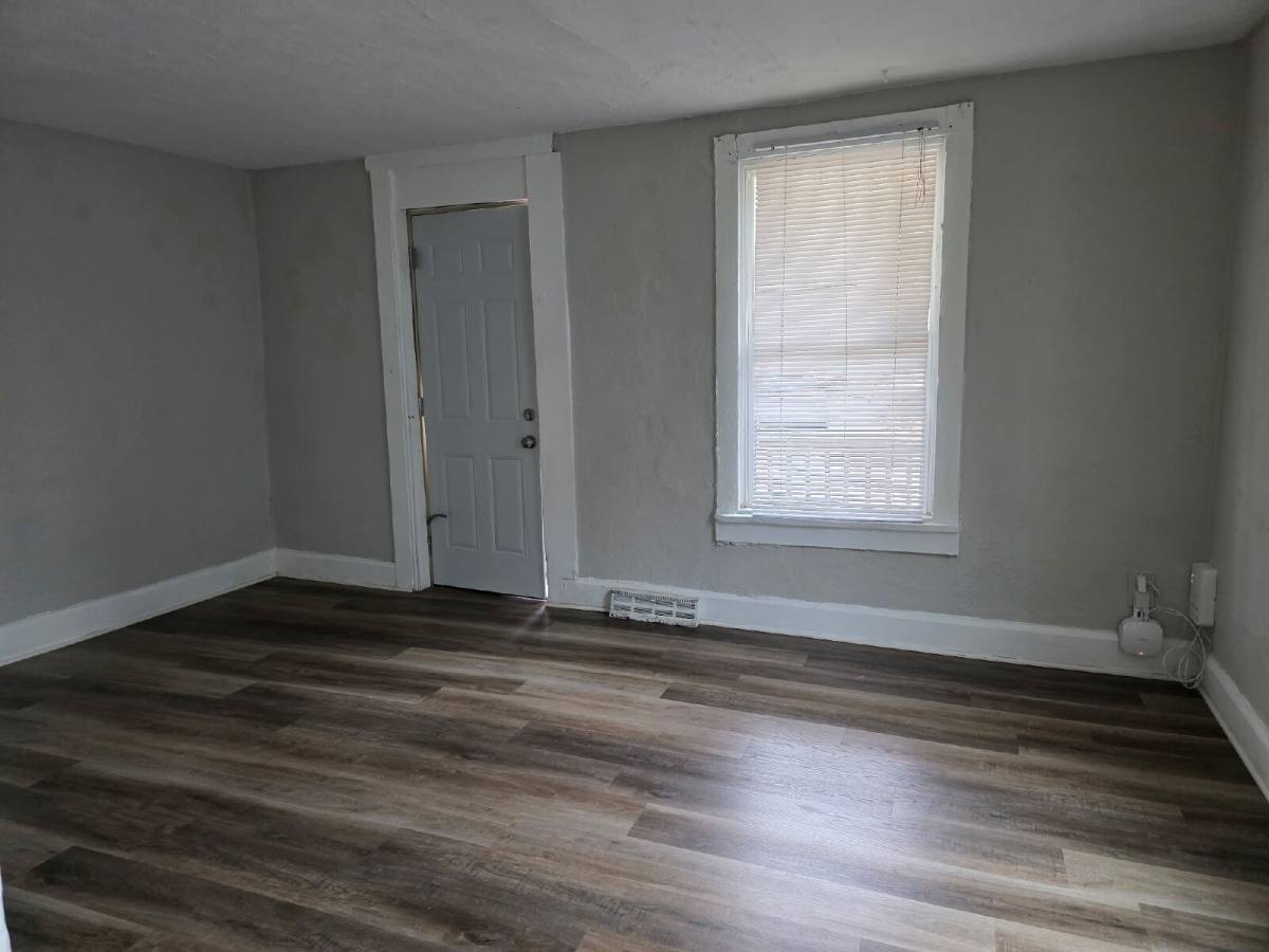 House for rent at 1987 SW 1st St, Des Moines, IA 50315