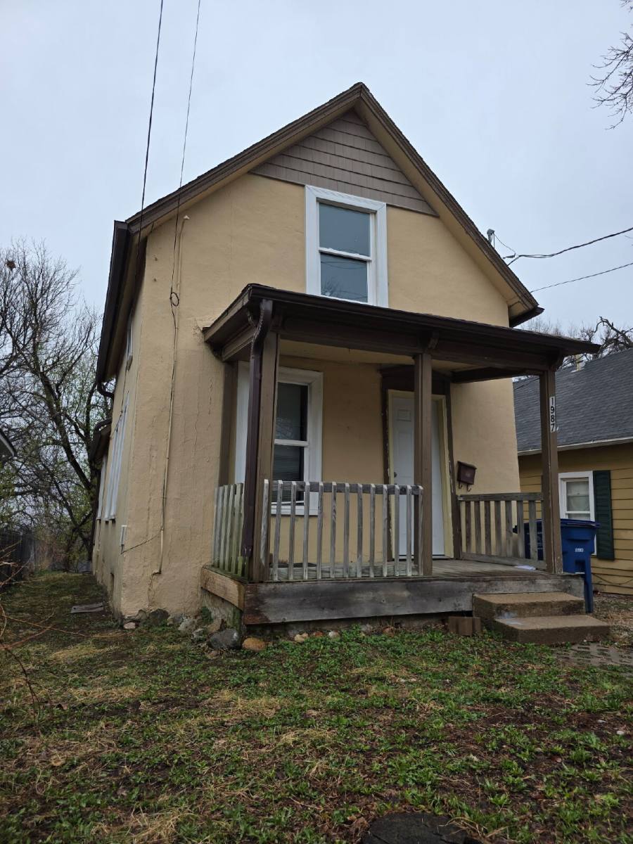 House for rent at 1987 SW 1st St, Des Moines, IA 50315