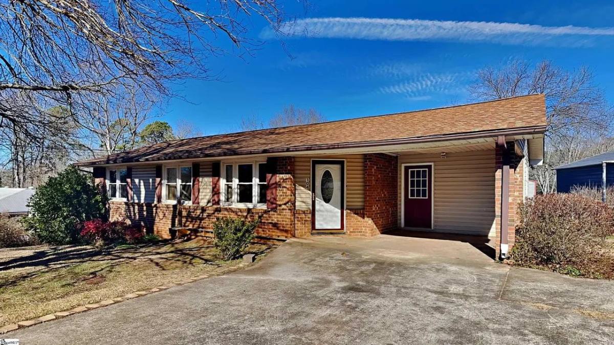 House for rent at 104 Elizabeth Dr, Piedmont, SC 29673