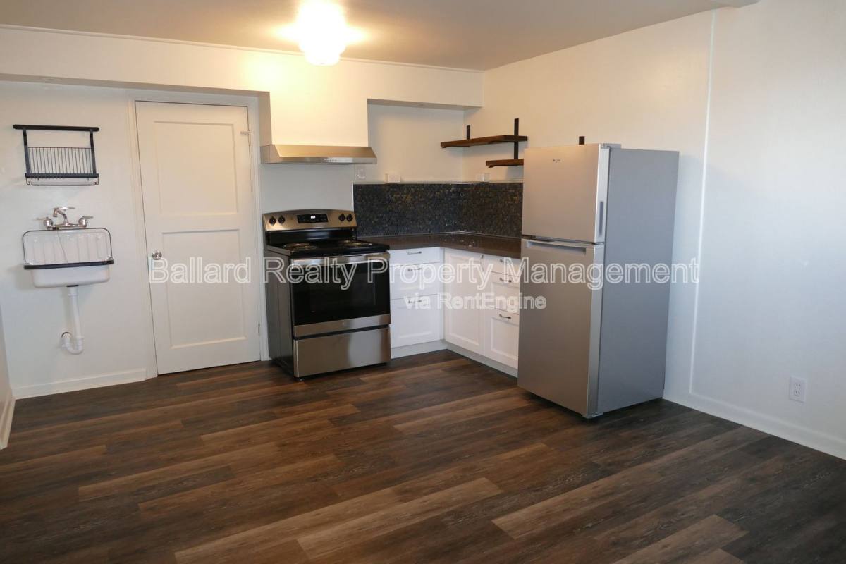 Apartment for rent at 171 Boston St #A, Seattle, WA 98109