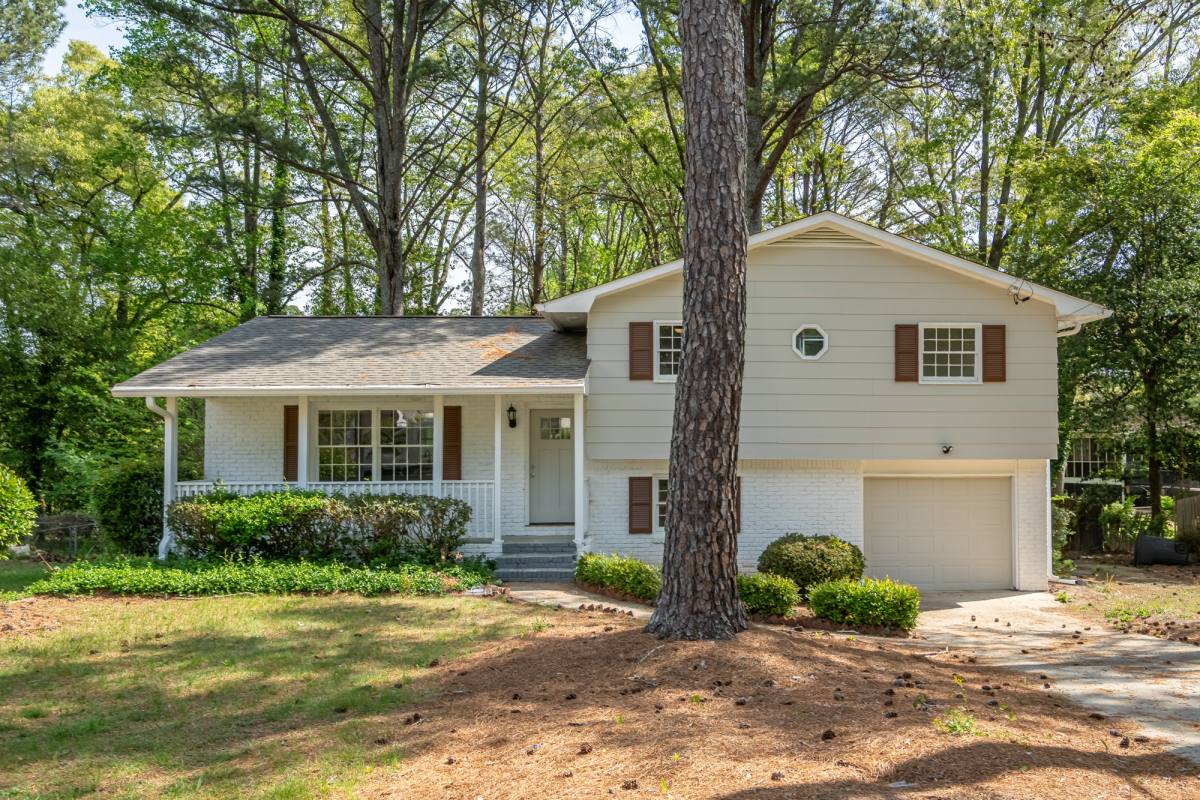 House for rent at 6310 Thornhedge Dr, Riverdale, GA 30296
