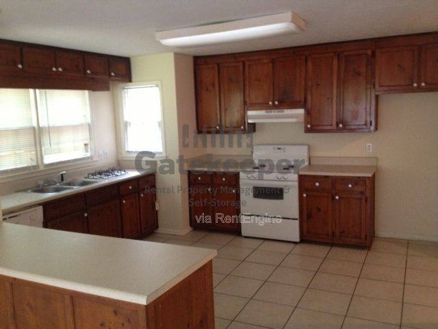 House for rent at 125 Elberta Dr, Newnan, GA 30265