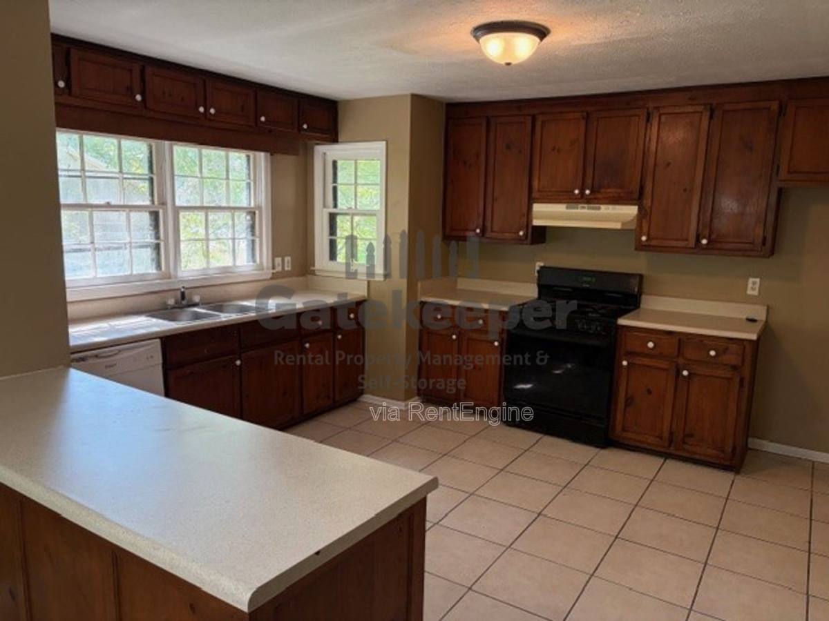 House for rent at 125 Elberta Dr, Newnan, GA 30265