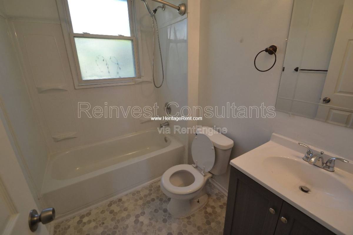 Apartment for rent at 4423 Greenlee Ave #2, Cincinnati, OH 45217