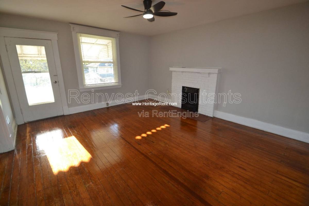 Apartment for rent at 4423 Greenlee Ave #2, Cincinnati, OH 45217