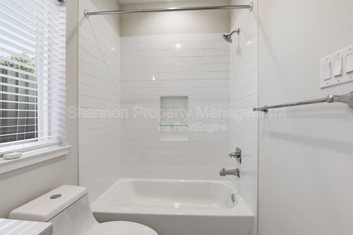 Apartment for rent at 2204 Lou Ellen Lane #C, Houston, TX 77018