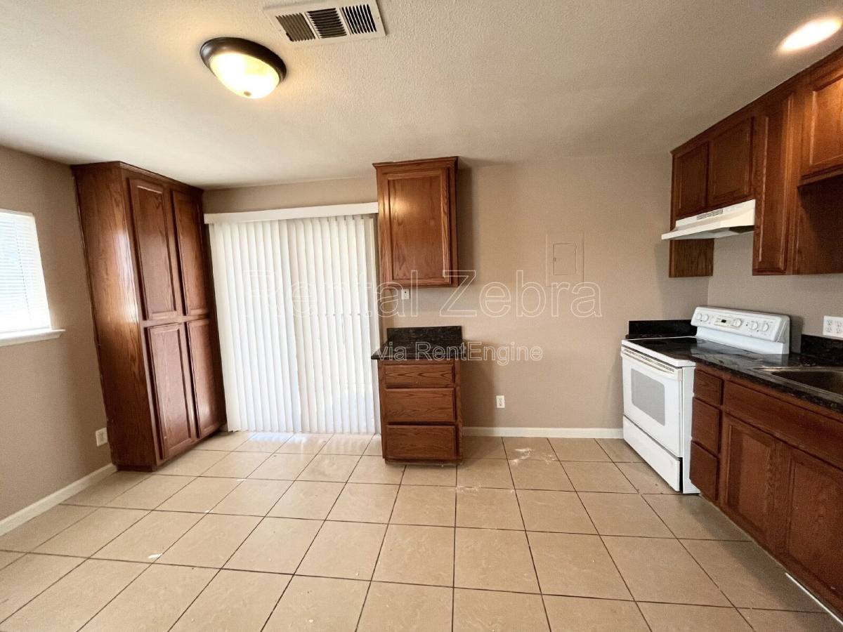 Apartment for rent at 2782 Determine Dr, Atwater, CA 95301