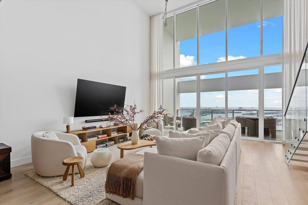 Apartment for rent at 1040 Biscayne Blvd, Miami, FL 33132