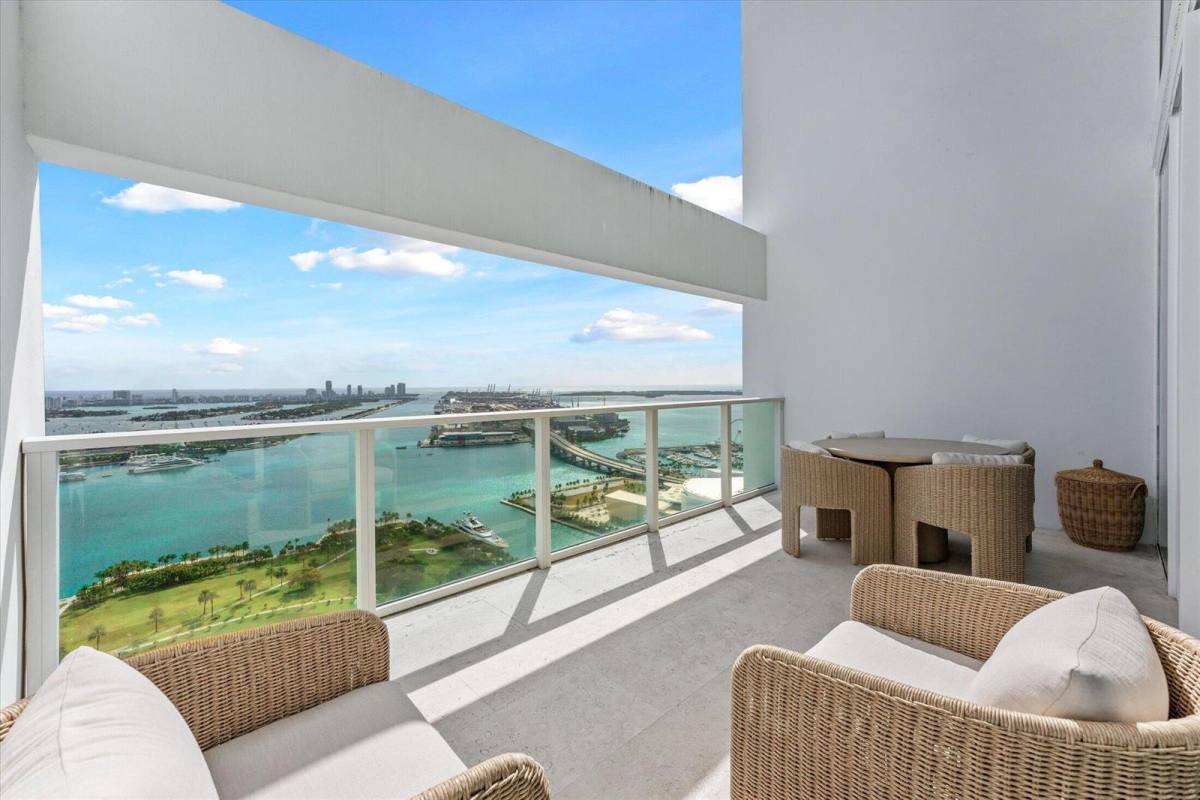 Apartment for rent at 1040 Biscayne Blvd, Miami, FL 33132