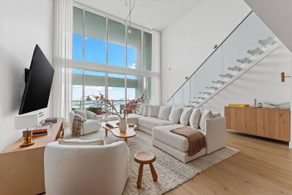 Apartment for rent at 1040 Biscayne Blvd, Miami, FL 33132